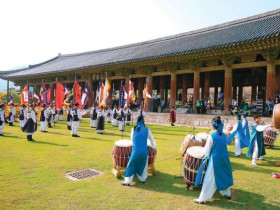 "이순신 장군 숨결 따라 체험"…여수시, 낮달 산책투어 눈길