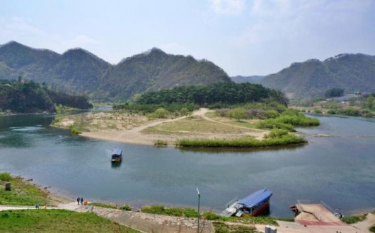 ‘왕과 사는 남자’ 900만 돌파, 영화 덕에 '영월 청령포', 대기 2시간 북적