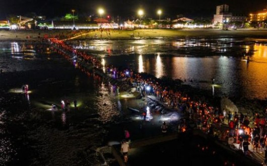 바다가 갈라지는 1.5㎞의 길…보령 무창포 신비의 바닷길 축제