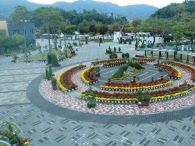 거창창포원 국화전시회 개막…100만 본 국화로 가을 물든다