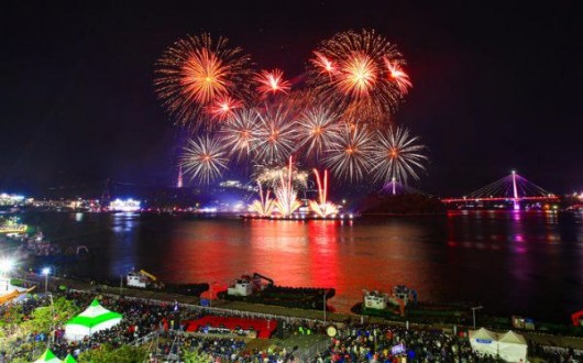 여수밤바다 밝힐 불꽃축제 31일 개최…섬 푸드 페스타까지